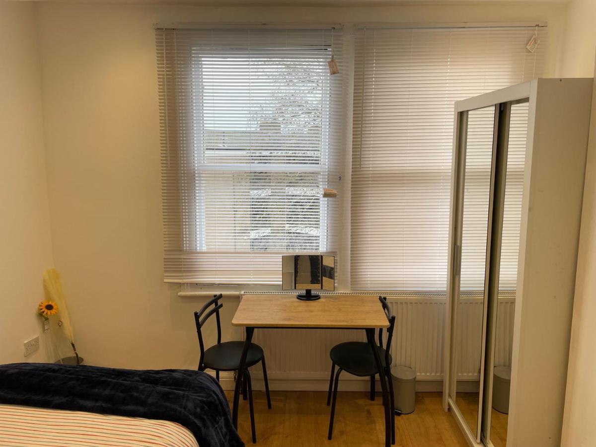 Self-Contained Flat On The 2Nd Floor You Will Share With One Other Guest, In A Family House 2 Minutes Walk From Tufnell Park Station 2Nd Floor With Stairs Лондон Екстер'єр фото