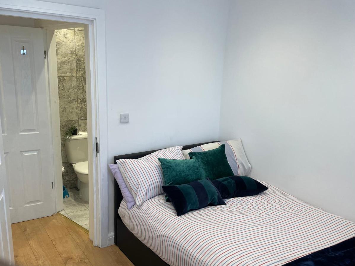 Self-Contained Flat On The 2Nd Floor You Will Share With One Other Guest, In A Family House 2 Minutes Walk From Tufnell Park Station 2Nd Floor With Stairs Лондон Екстер'єр фото