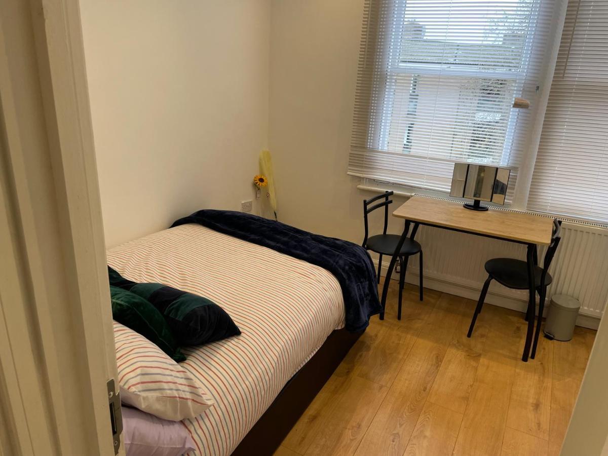 Self-Contained Flat On The 2Nd Floor You Will Share With One Other Guest, In A Family House 2 Minutes Walk From Tufnell Park Station 2Nd Floor With Stairs Лондон Екстер'єр фото
